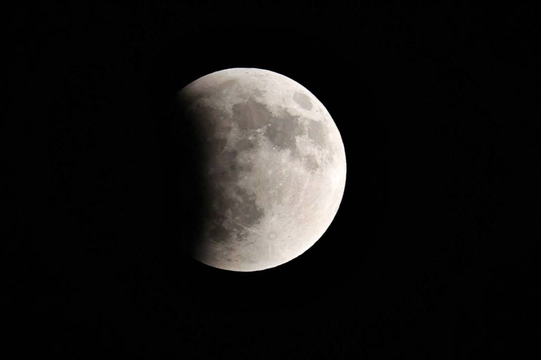 Doğa olayı mı, felaket habercisi mi? 'Kanlı Ay' tutulması ve bilimsel gerçekler 14